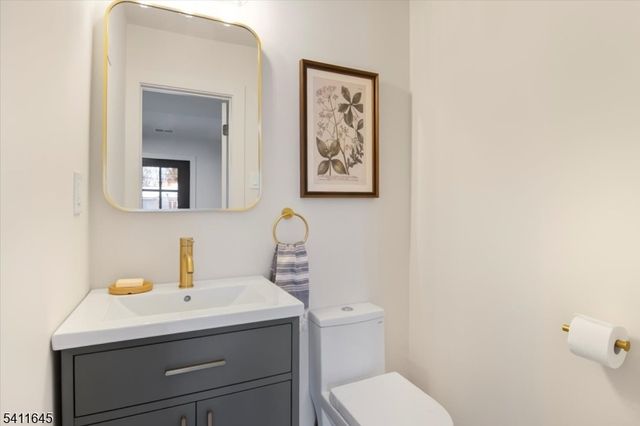 62 Drake Rd, Franklin Twp., NJ 08873