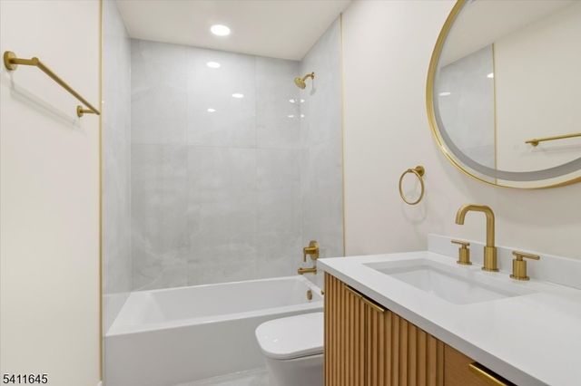 62 Drake Rd, Franklin Twp., NJ 08873