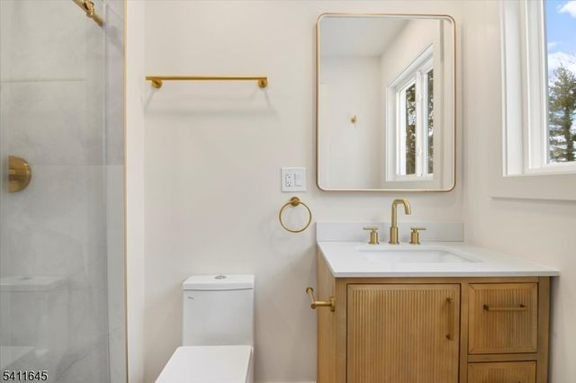 62 Drake Rd, Franklin Twp., NJ 08873