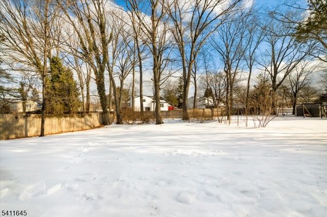 62 Drake Rd, Franklin Twp., NJ 08873