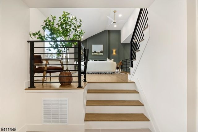 62 Drake Rd, Franklin Twp., NJ 08873