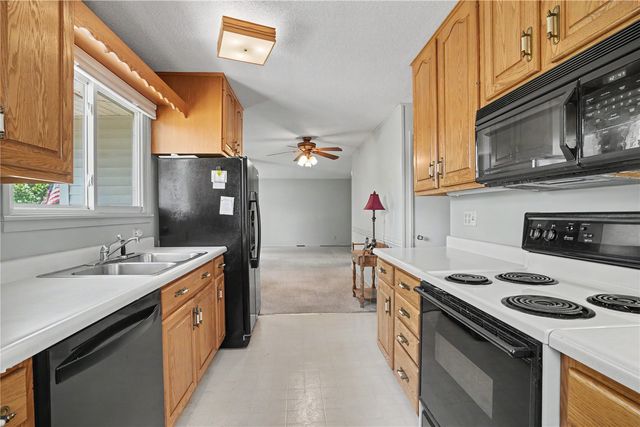1052 Clifton Street NE, Cedar Rapids, IA 52402