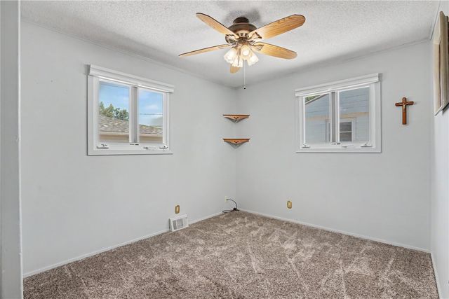 1052 Clifton Street NE, Cedar Rapids, IA 52402