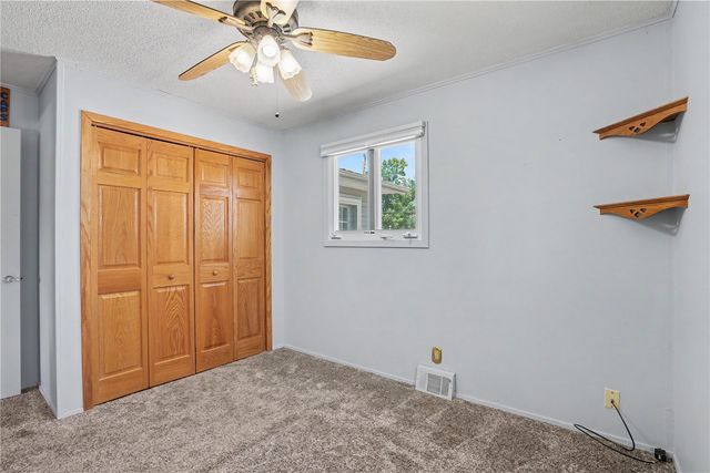 1052 Clifton Street NE, Cedar Rapids, IA 52402