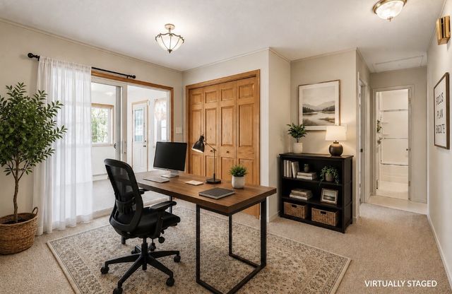 1052 Clifton Street NE, Cedar Rapids, IA 52402