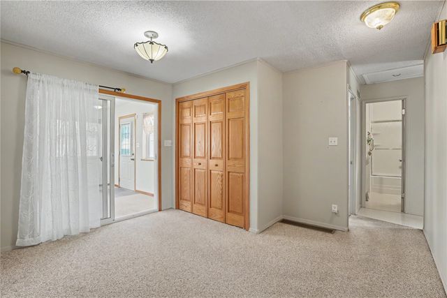 1052 Clifton Street NE, Cedar Rapids, IA 52402