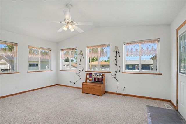 1052 Clifton Street NE, Cedar Rapids, IA 52402