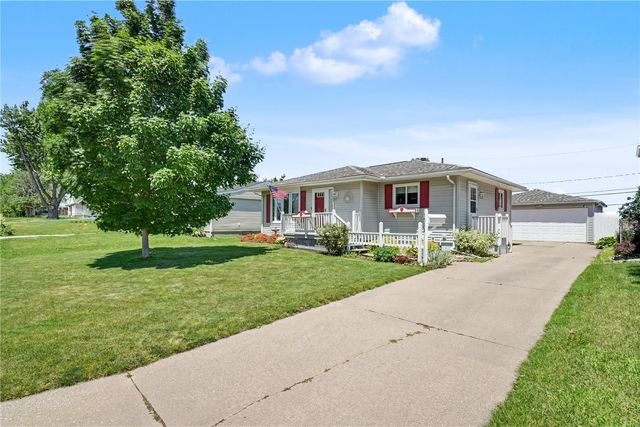 1052 Clifton Street NE, Cedar Rapids, IA 52402