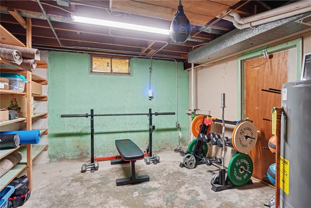 1052 Clifton Street NE, Cedar Rapids, IA 52402