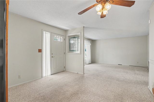 1052 Clifton Street NE, Cedar Rapids, IA 52402