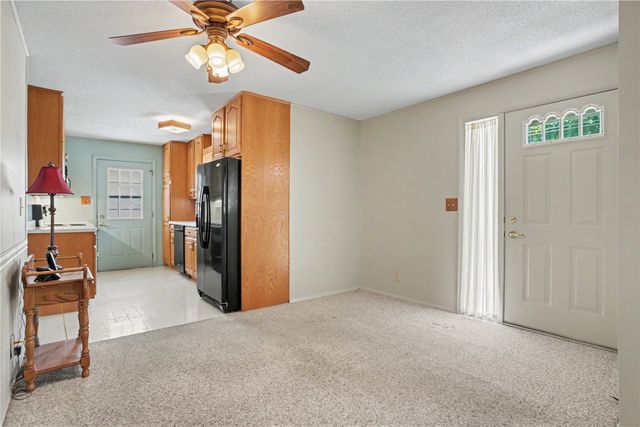 1052 Clifton Street NE, Cedar Rapids, IA 52402
