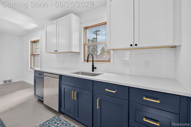 16354 Drake Street, Southgate, MI 48195