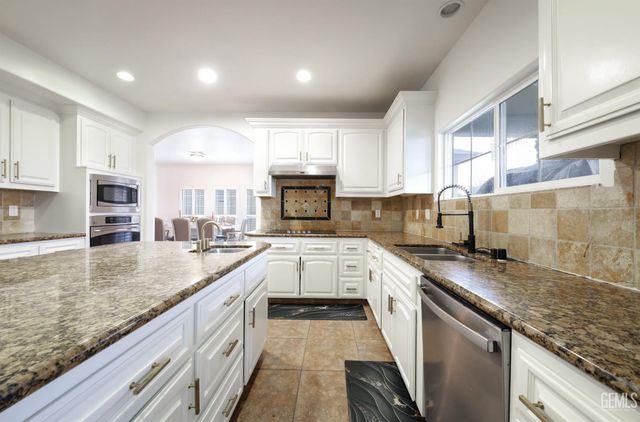 2510 Edingal Drive, Bakersfield, CA 93311