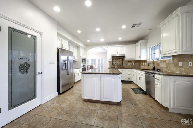 2510 Edingal Drive, Bakersfield, CA 93311