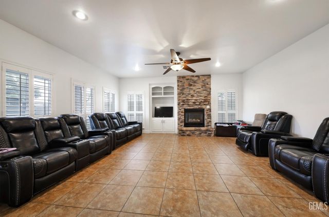 2510 Edingal Drive, Bakersfield, CA 93311