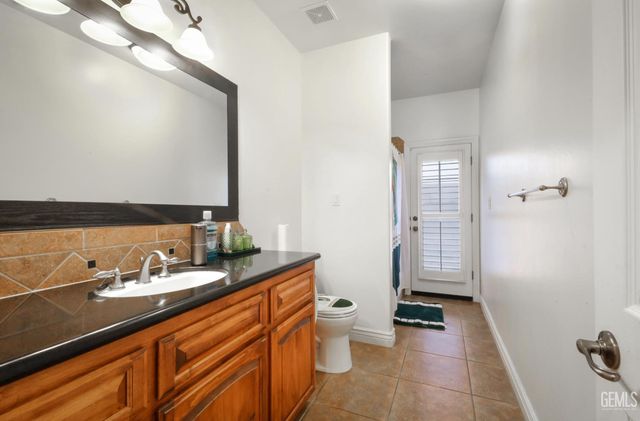 2510 Edingal Drive, Bakersfield, CA 93311