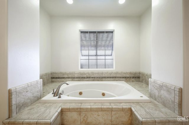 2510 Edingal Drive, Bakersfield, CA 93311