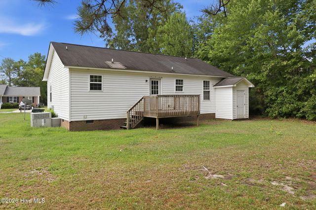 1402 Lockwood Road, Kinston, NC 28501