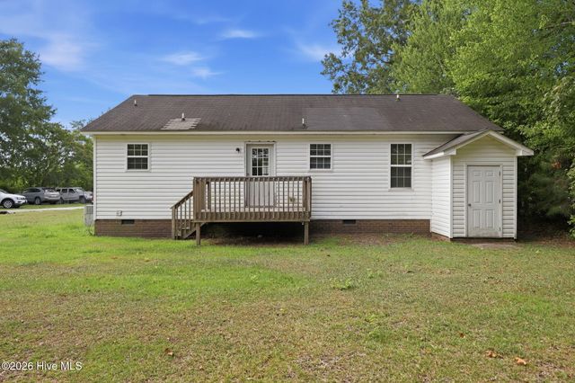 1402 Lockwood Road, Kinston, NC 28501