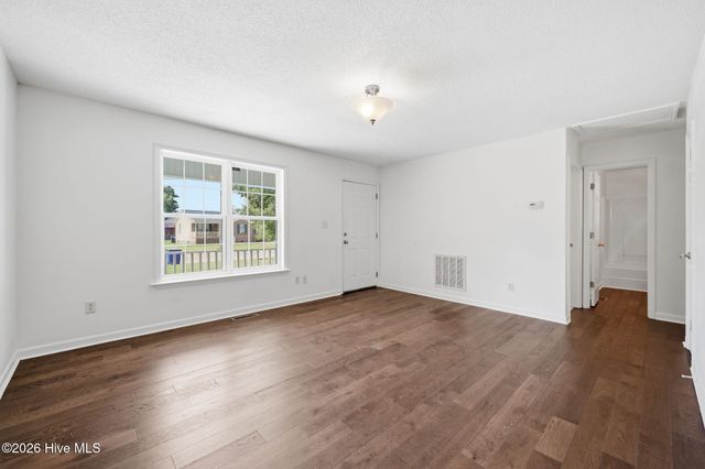 1402 Lockwood Road, Kinston, NC 28501
