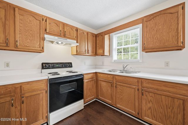 1402 Lockwood Road, Kinston, NC 28501