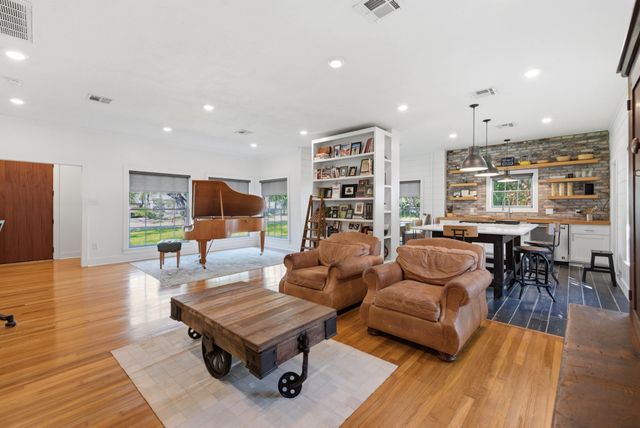 107 Pershing Avenue, Bryan, TX 77840