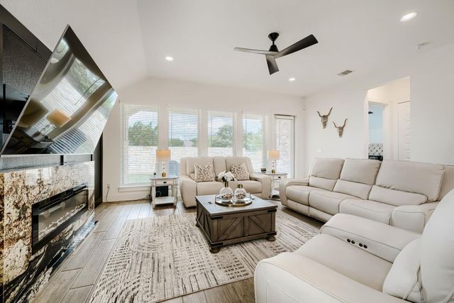 127 Old Glory LOOP, Kyle, TX 78640