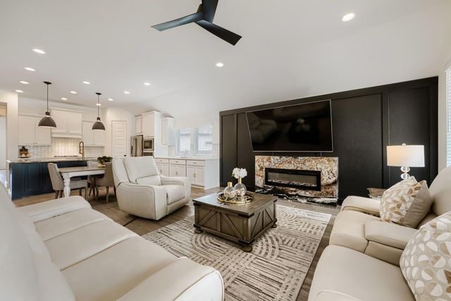 127 Old Glory LOOP, Kyle, TX 78640