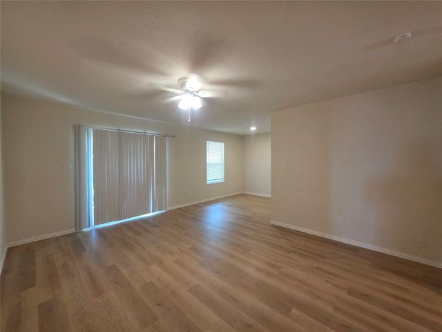 104 E Eggleston ST, Manor, TX 78653