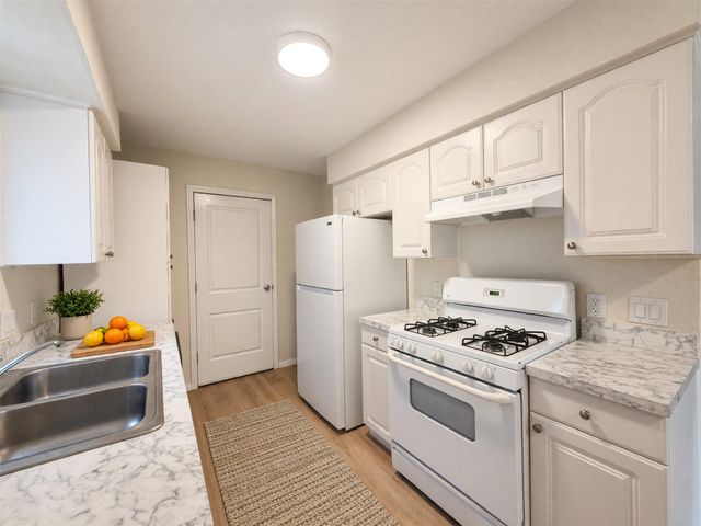 104 E Eggleston ST, Manor, TX 78653