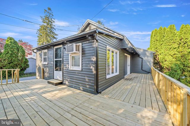 208 S ELM ST, Robesonia, PA 19551