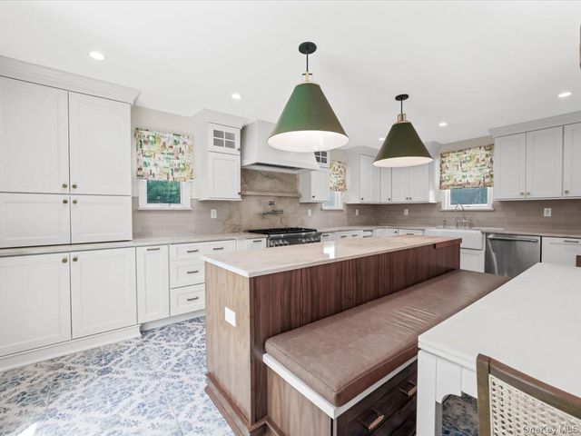 59 Franklin Place, Great Neck, NY 11023