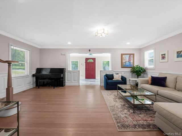 59 Franklin Place, Great Neck, NY 11023