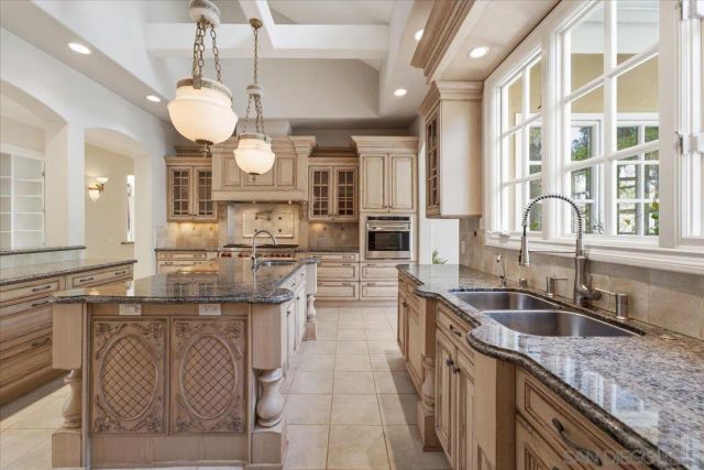 6150 Avenida Alteras, Rancho Santa Fe, CA 92067