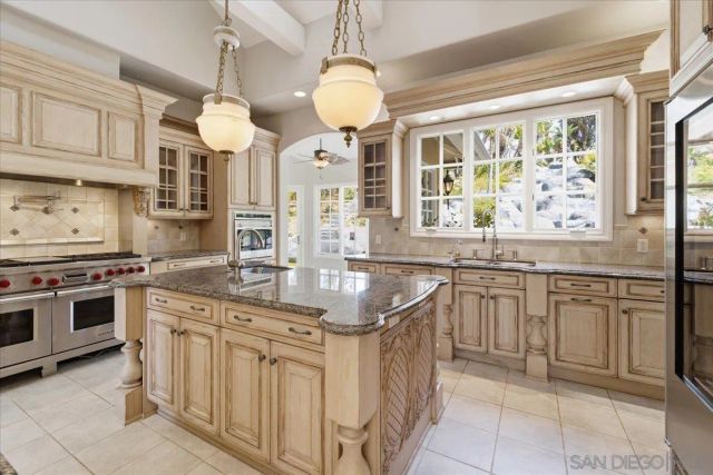 6150 Avenida Alteras, Rancho Santa Fe, CA 92067
