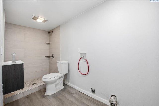 318 N 3 Ave, Mabton, WA 98935