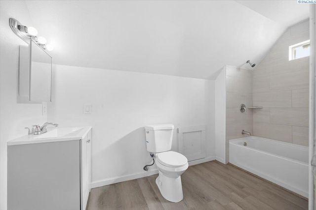 318 N 3 Ave, Mabton, WA 98935