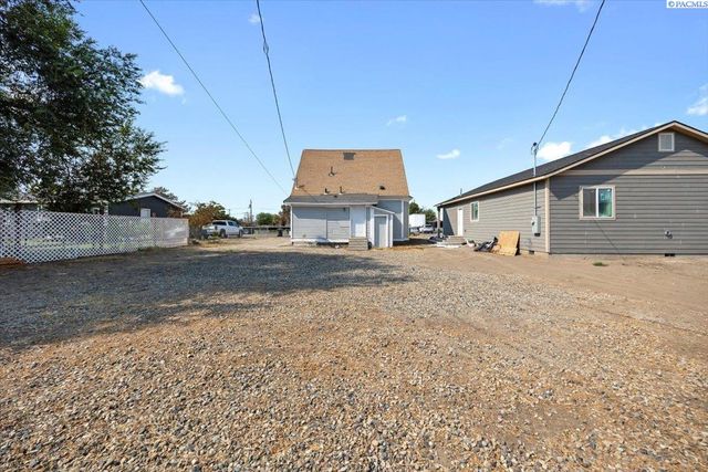 318 N 3 Ave, Mabton, WA 98935