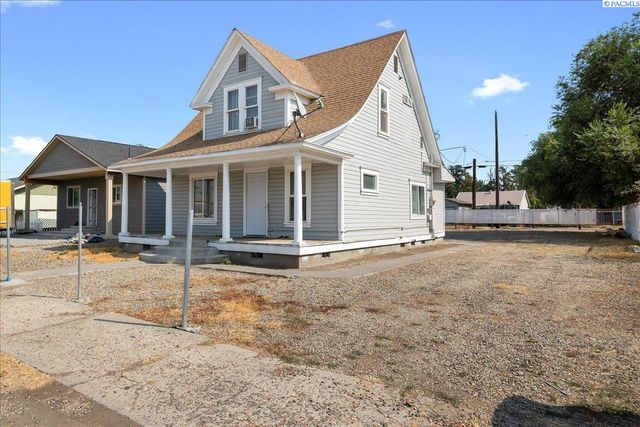 318 N 3 Ave, Mabton, WA 98935