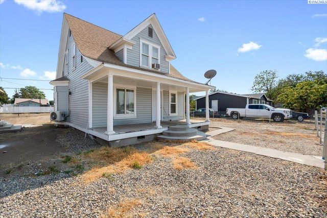 318 N 3 Ave, Mabton, WA 98935