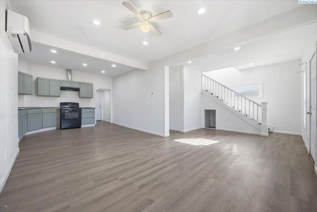 318 N 3 Ave, Mabton, WA 98935