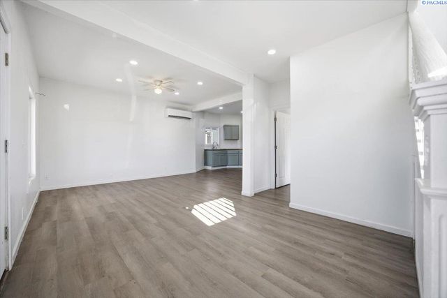 318 N 3 Ave, Mabton, WA 98935