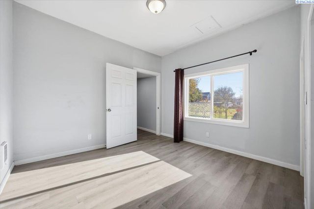 318 N 3 Ave, Mabton, WA 98935