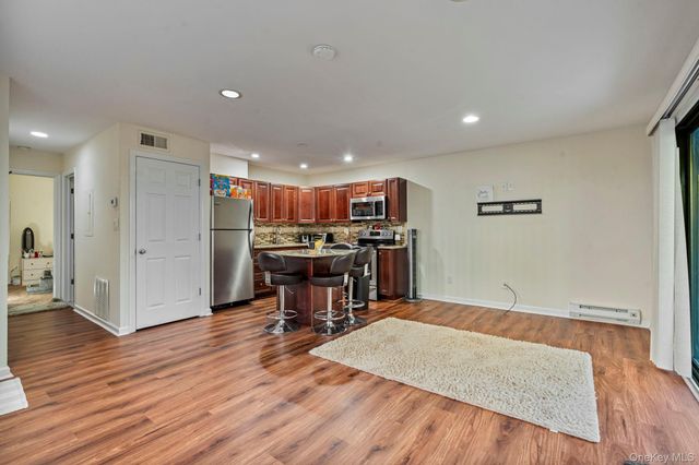 1 Anchorage Way 1401, Freeport, NY 11520