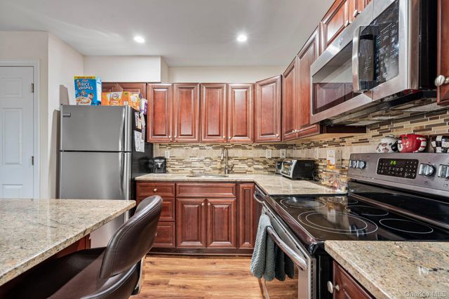 1 Anchorage Way 1401, Freeport, NY 11520