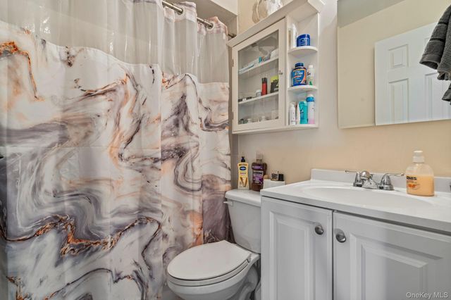 1 Anchorage Way 1401, Freeport, NY 11520