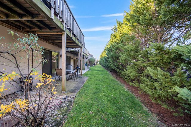 1 Anchorage Way 1401, Freeport, NY 11520