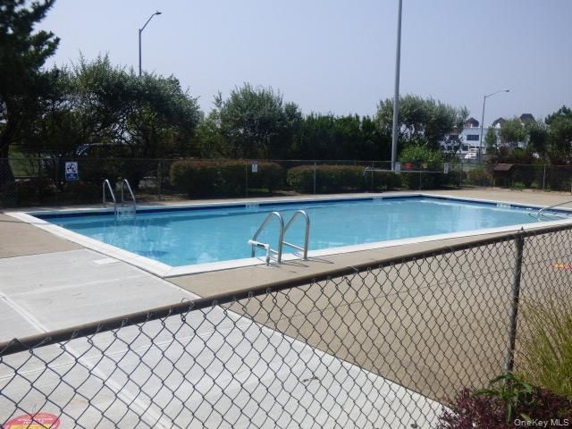 1 Anchorage Way 1401, Freeport, NY 11520