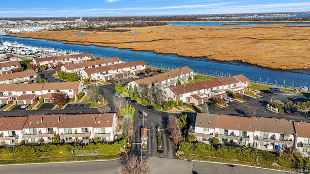 1 Anchorage Way 1401, Freeport, NY 11520