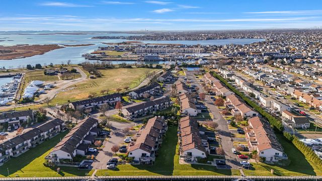 1 Anchorage Way 1401, Freeport, NY 11520